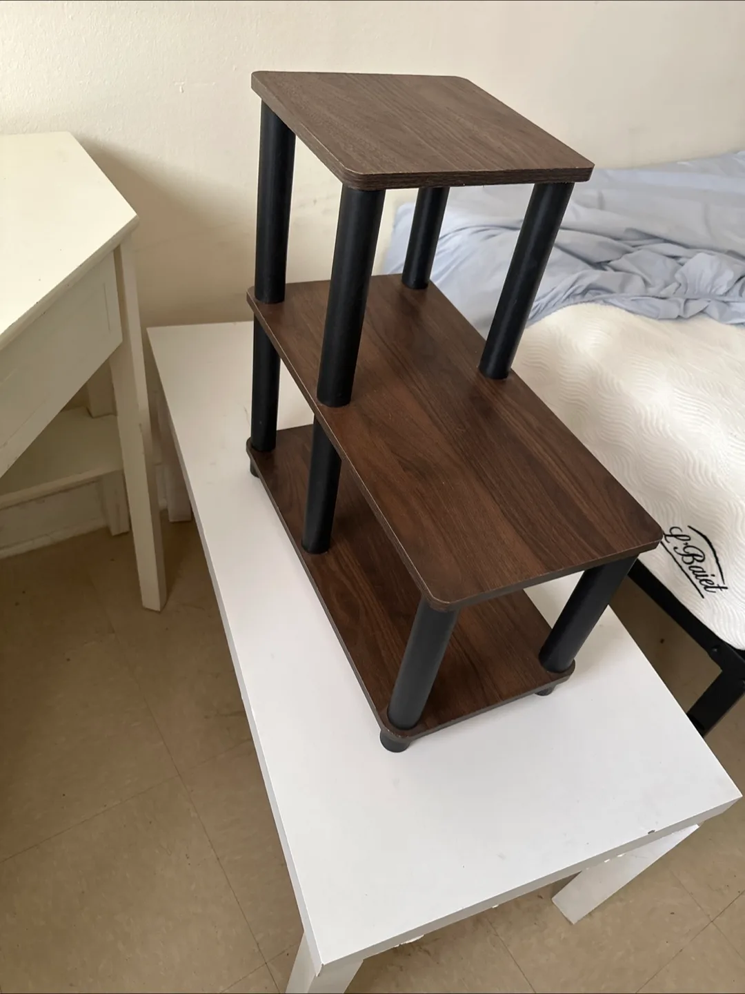 Brown 3-Tier Shelf thumbnail