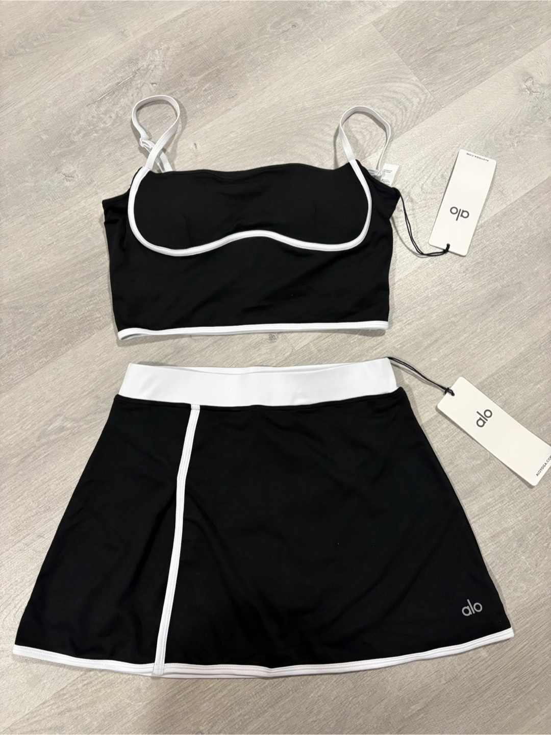 New Alo Yoga Airbrush Streamlined Bra Tank & Skirt Set