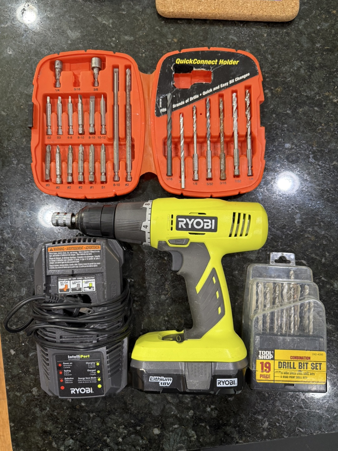 Ryobi 18V rechargeable power drill with a variety of bits - photo 2