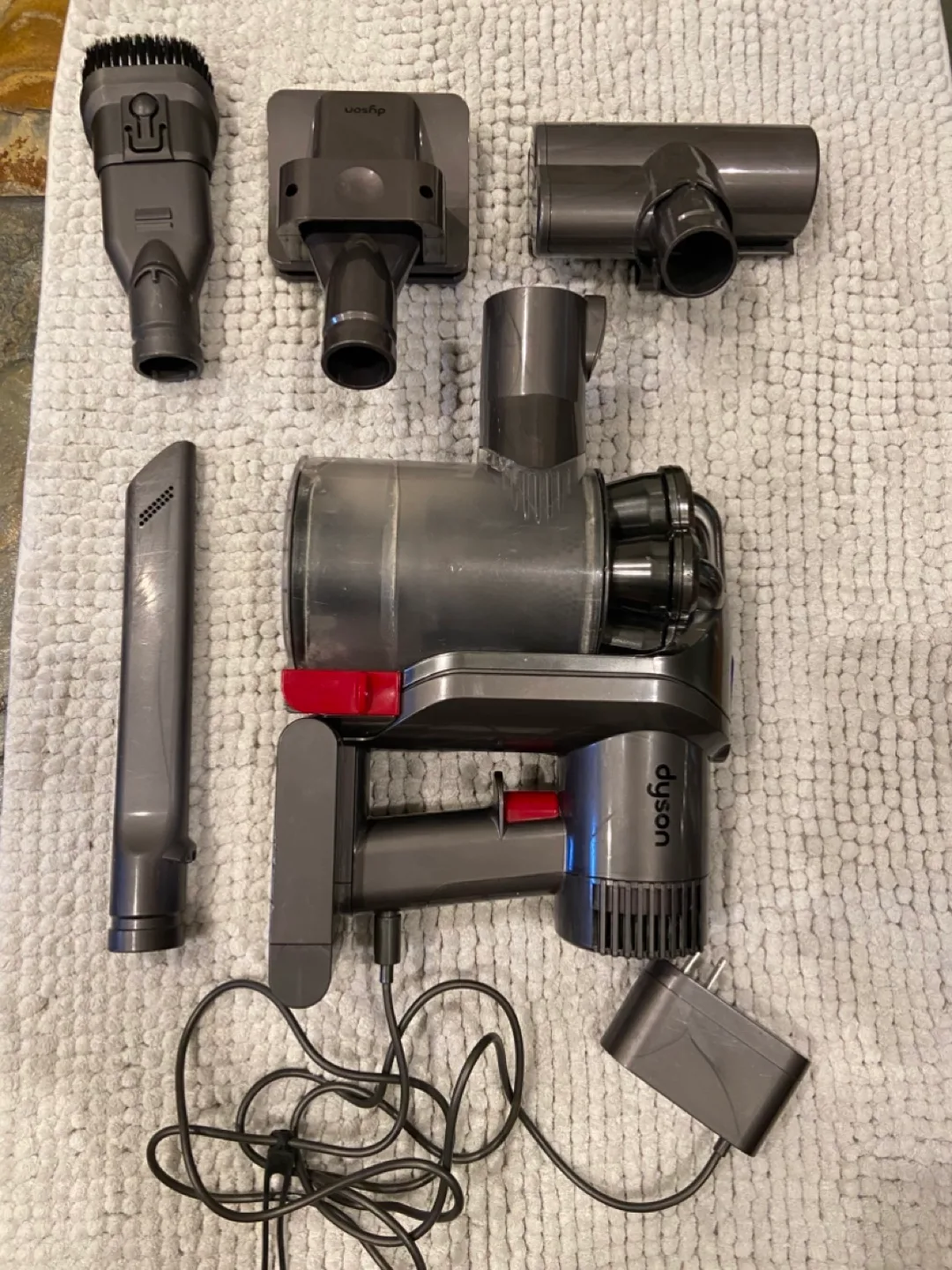 Dyson V6 slim vacuum  with charger & attachment image indicator(3)