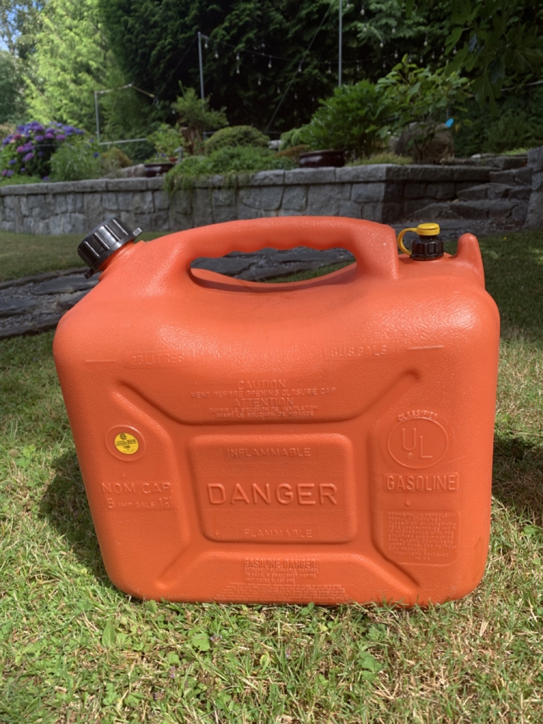 Red Gas Can 20-23 L - photo 3
