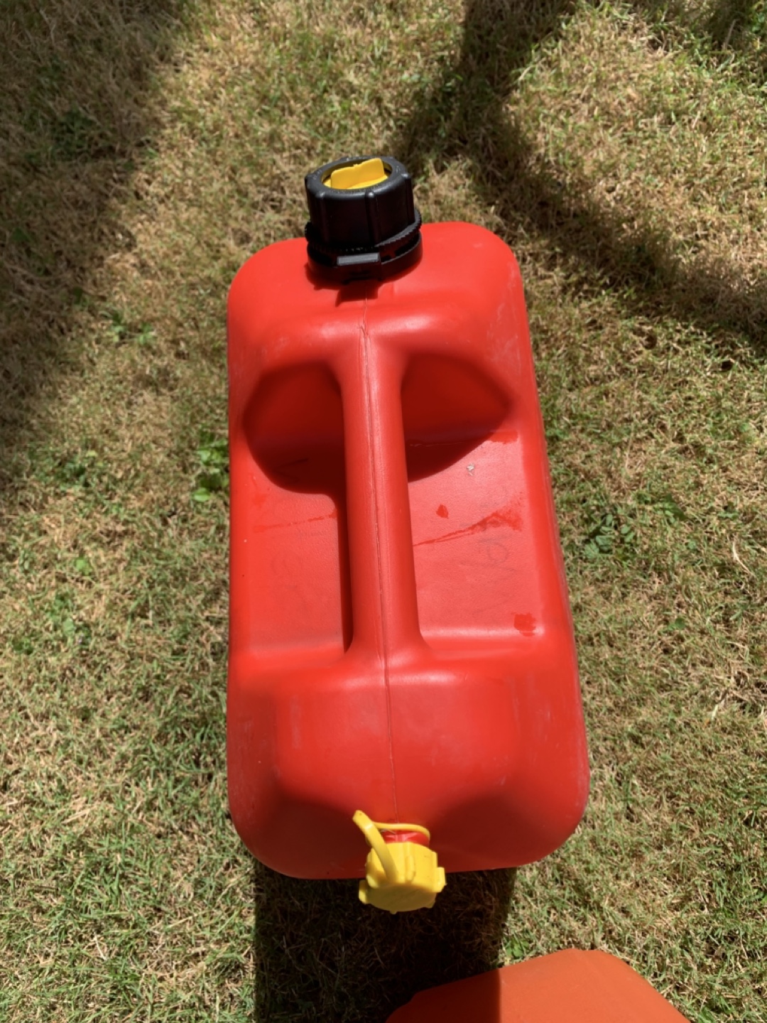 Red Gas Can 20-23 L - photo 4