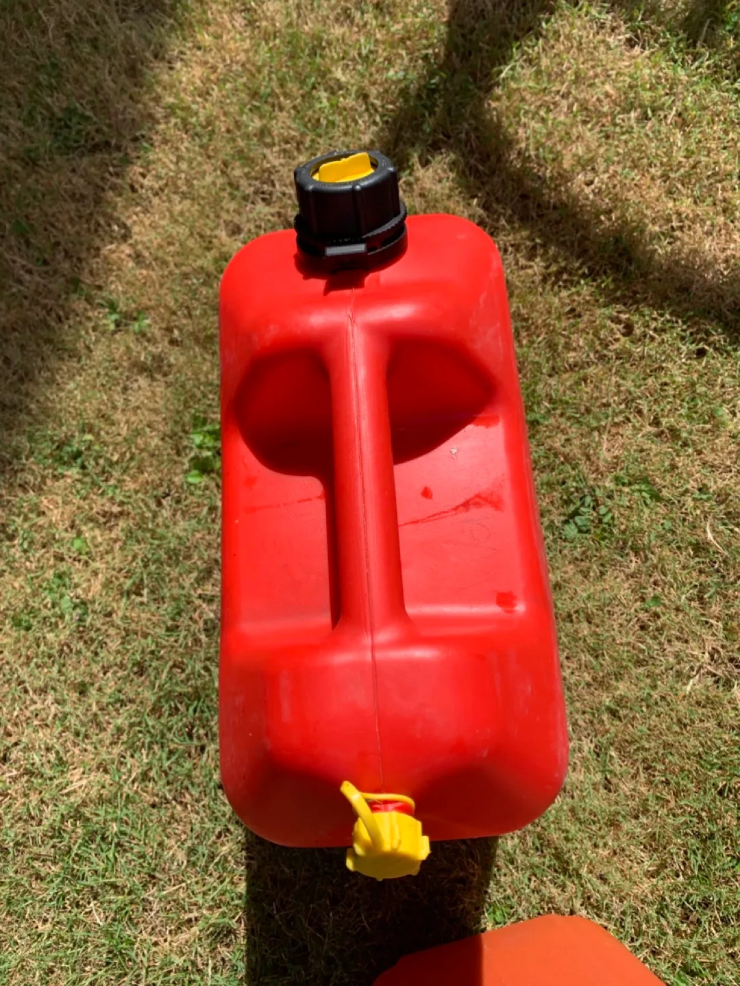 Red Gas Can 20-23 L image indicator(4)