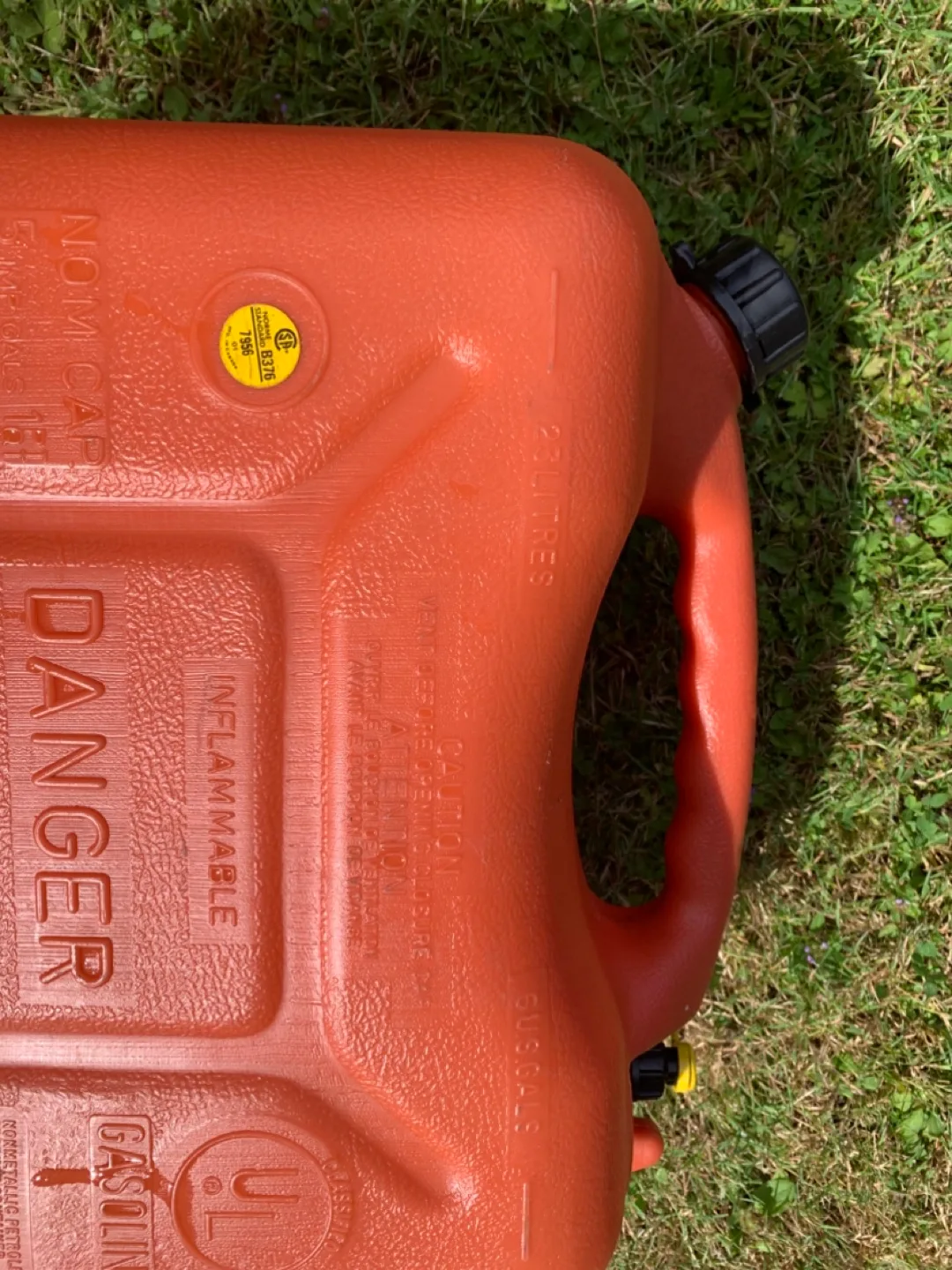 Red Gas Can 20-23 L image indicator(5)