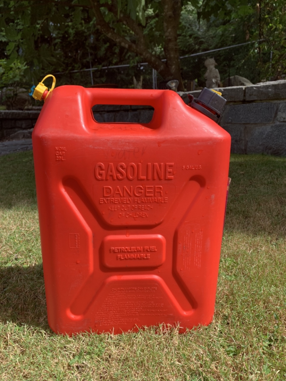 Red Gas Can 20-23 L - photo 2