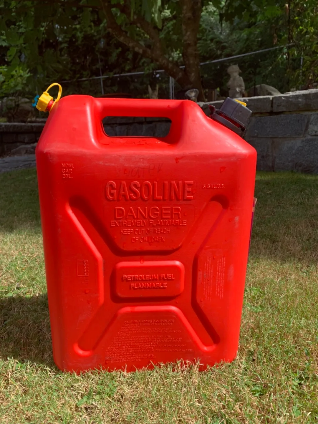 Red Gas Can 20-23 L image indicator(2)