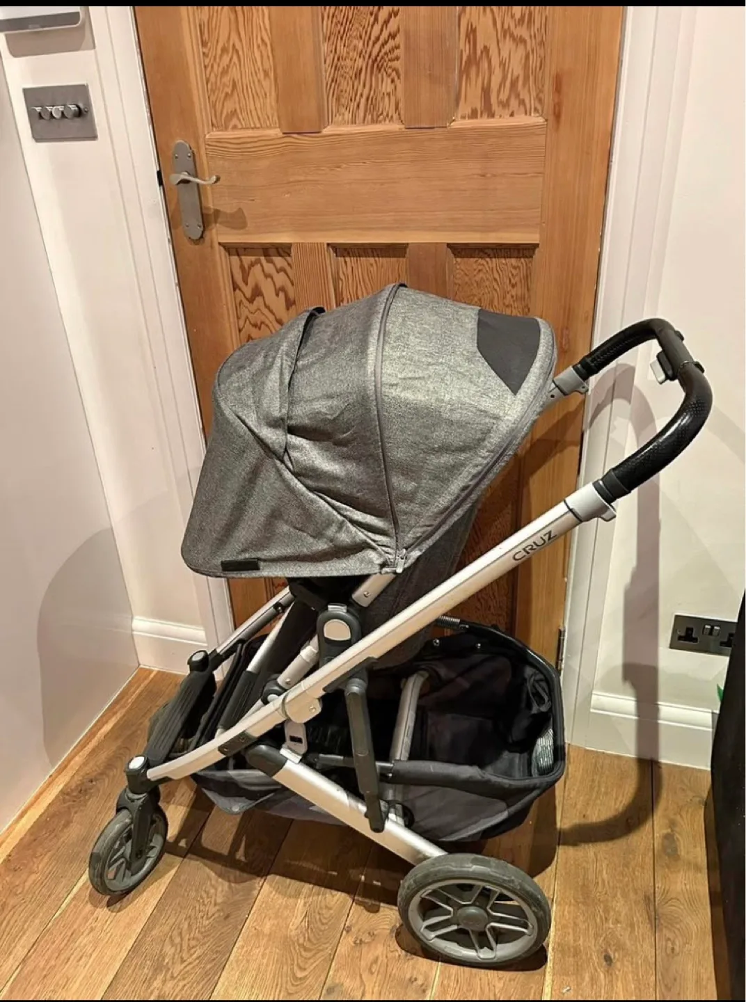 Uppababy Cruz V2 stroller and bassinet set thumbnail