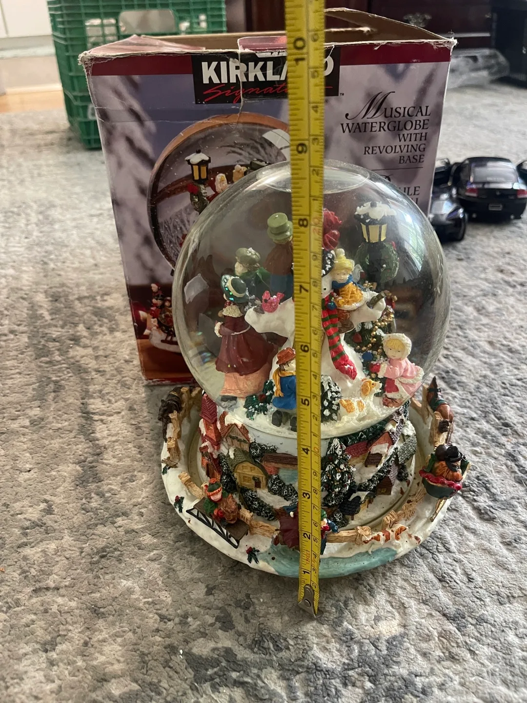 Kirkland Signature Musical Waterglobe with Revolving Base image indicator(3)