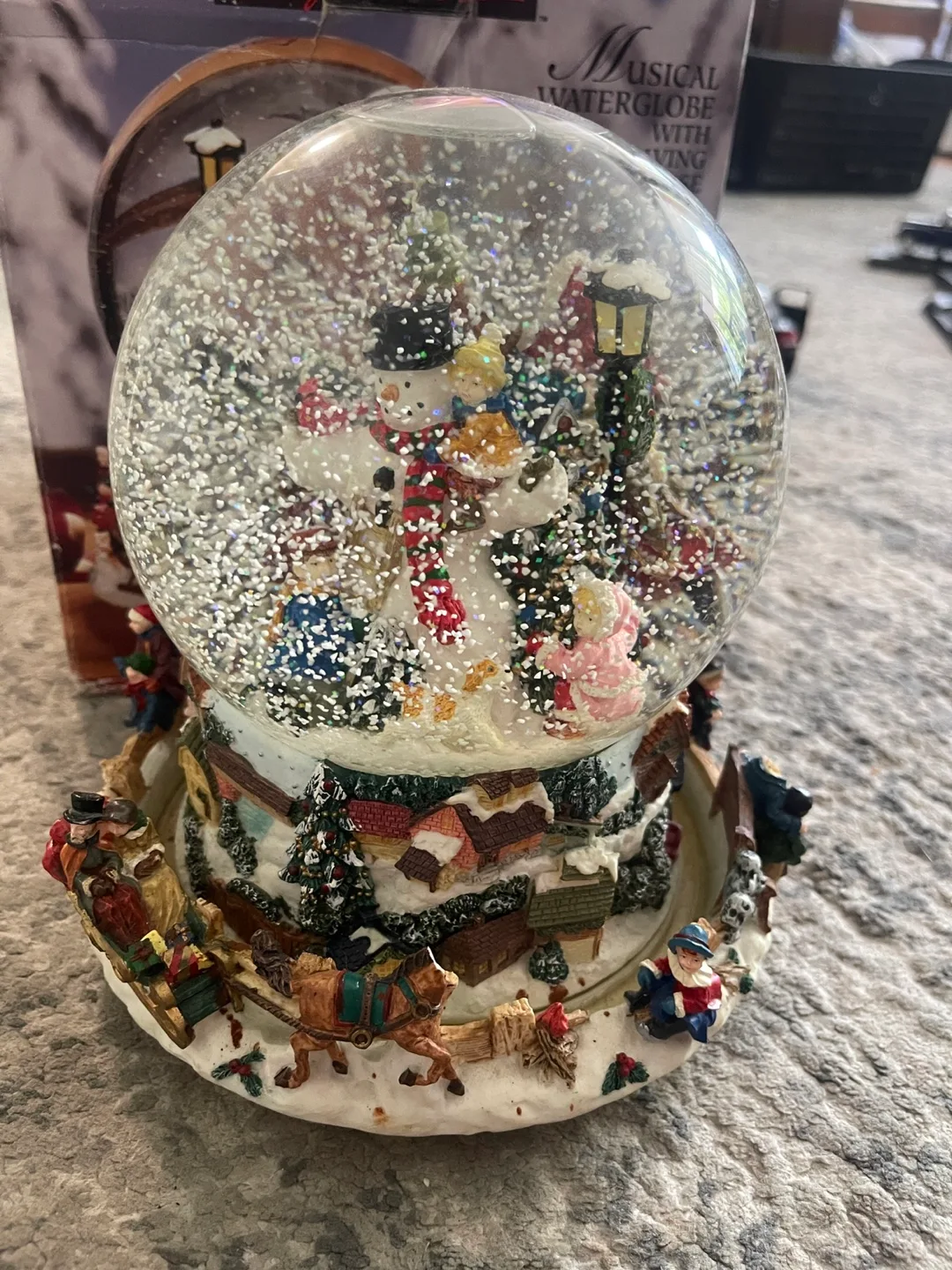 Kirkland Signature Musical Waterglobe with Revolving Base image indicator(2)