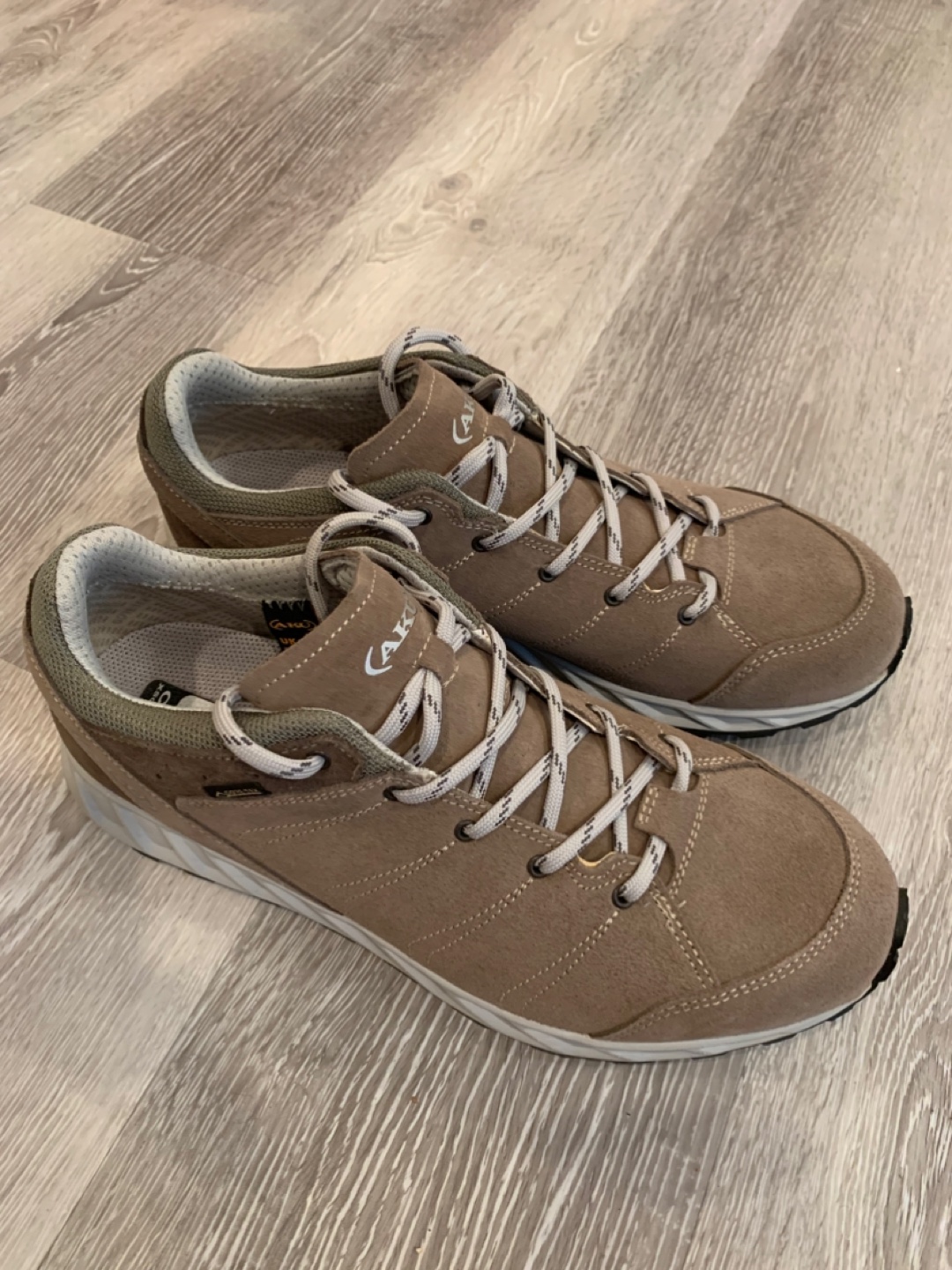 AKU Leather Hiking Shoes (Size 11)
