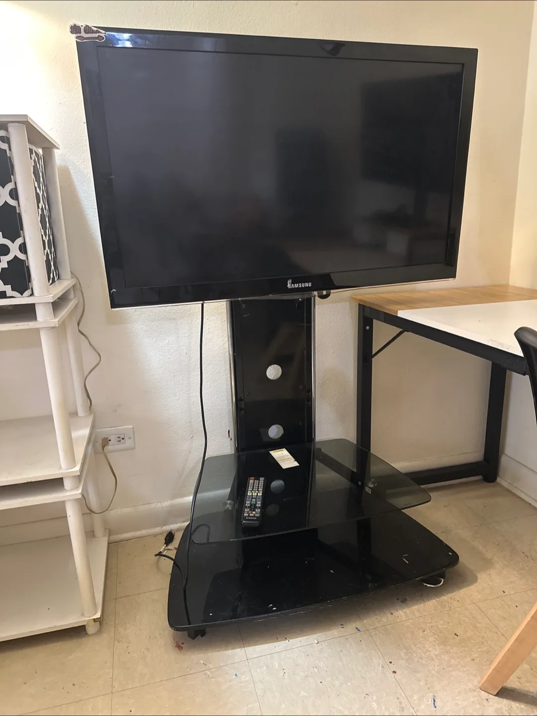 Samsung TV 40 inch with Stand thumbnail