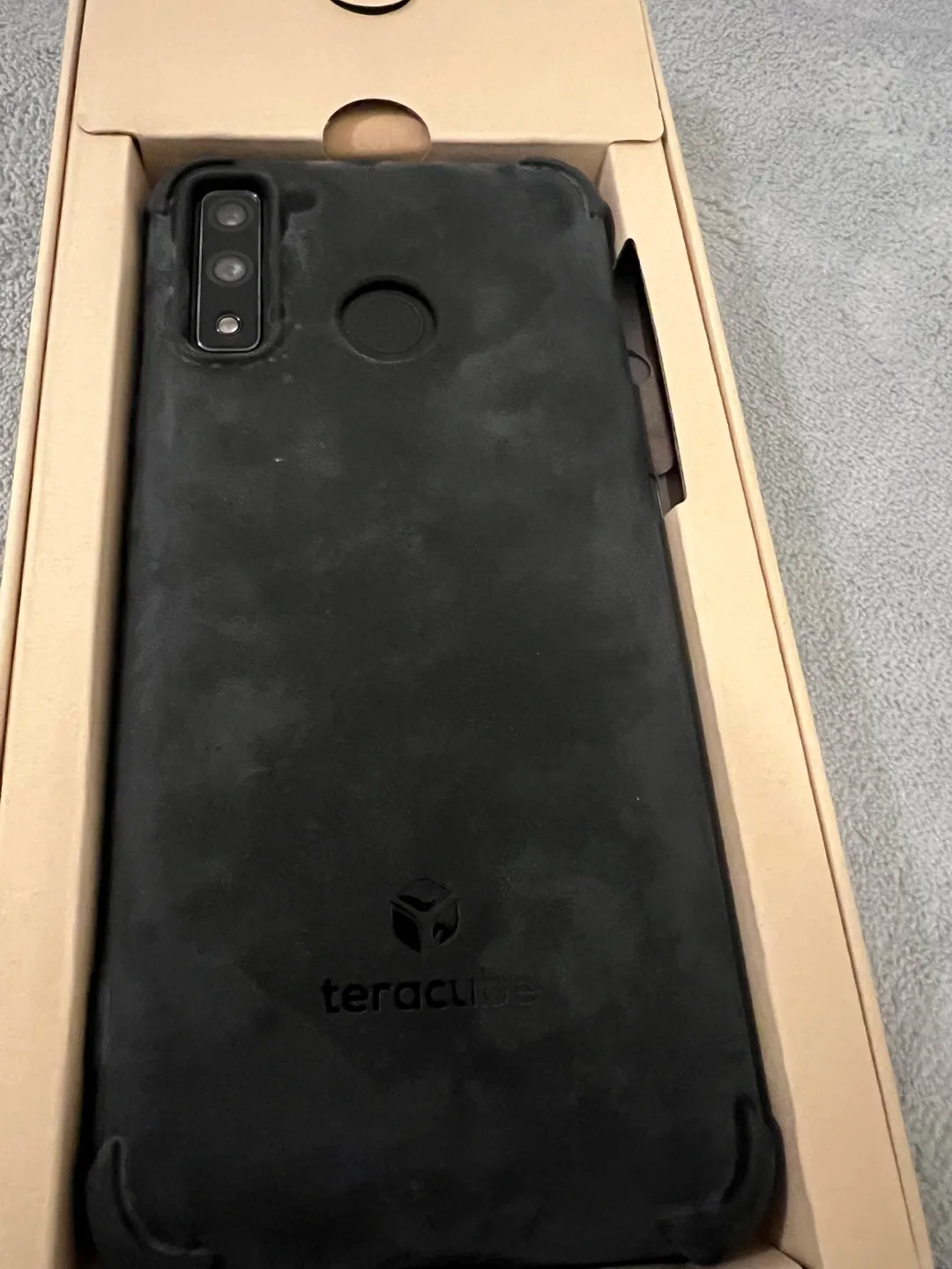 Teracube phone with case image indicator(2)