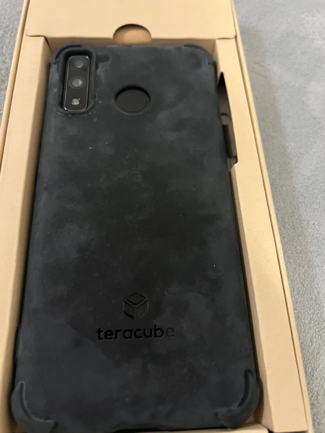 Teracube phone with case image indicator(3)