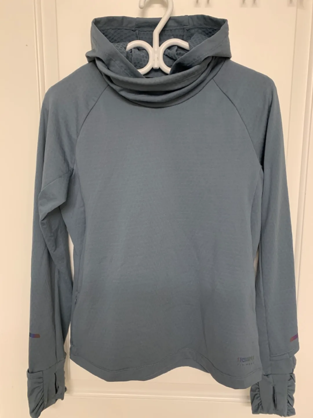 The Running Room women’s base thermal Hoodie 🇨🇦 thumbnail
