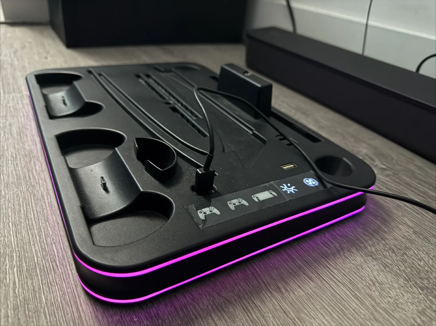 Ps5 slim stand with charging dock. image indicator(5)