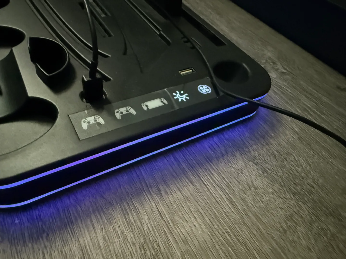 Ps5 slim stand with charging dock. image indicator(2)