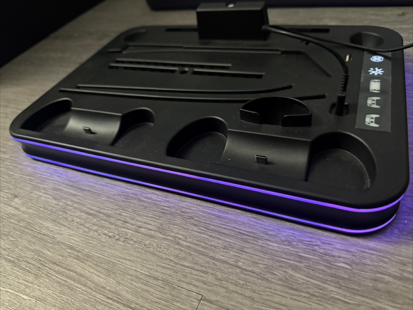 Ps5 slim stand with charging dock. - photo 3