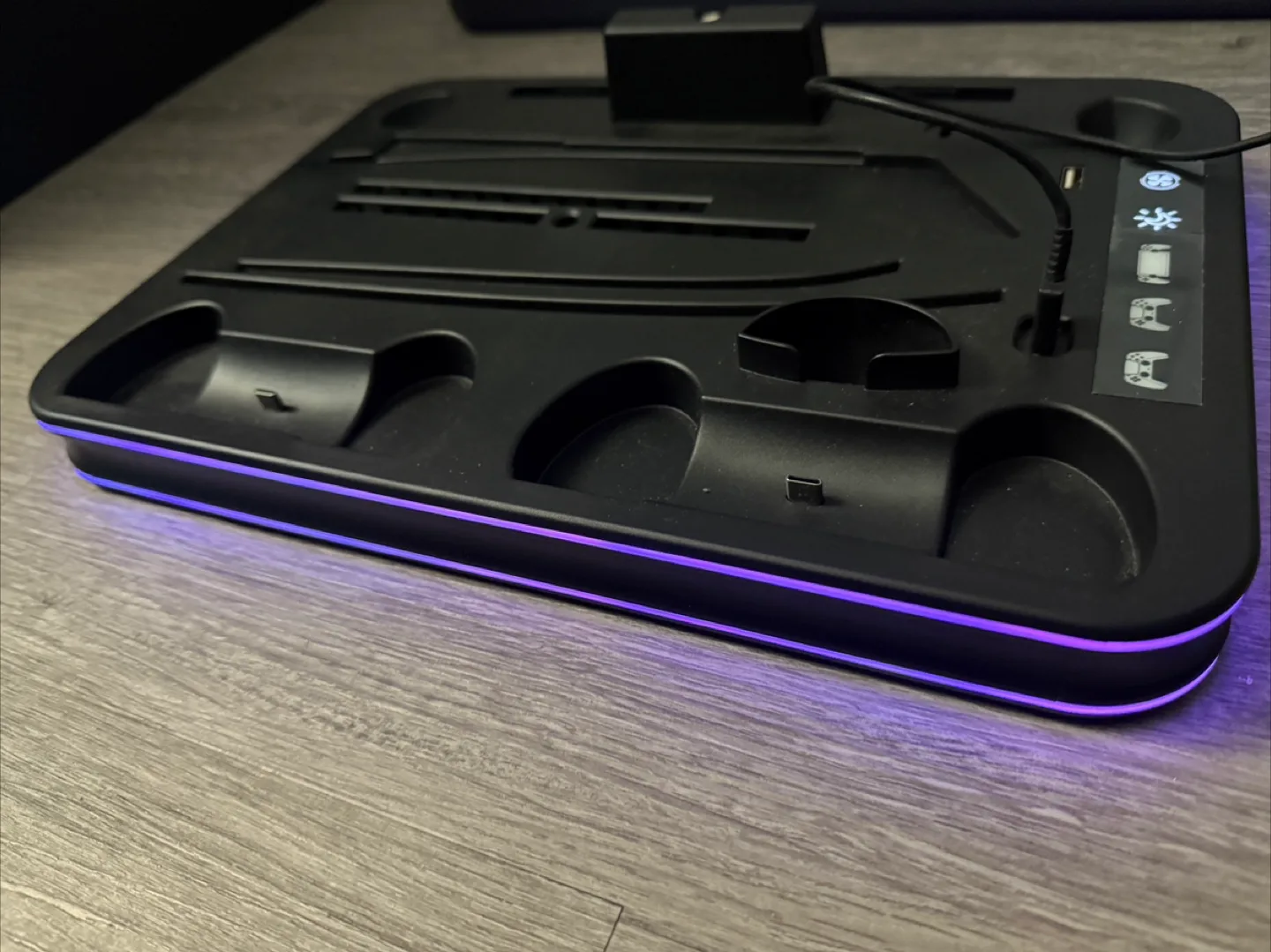 Ps5 slim stand with charging dock. image indicator(3)