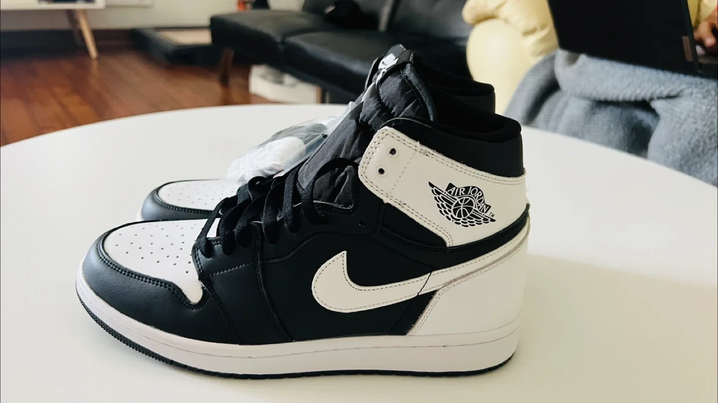 Nike Air Jordan 1 Retro High, Black/White, Size 9.5 thumbnail