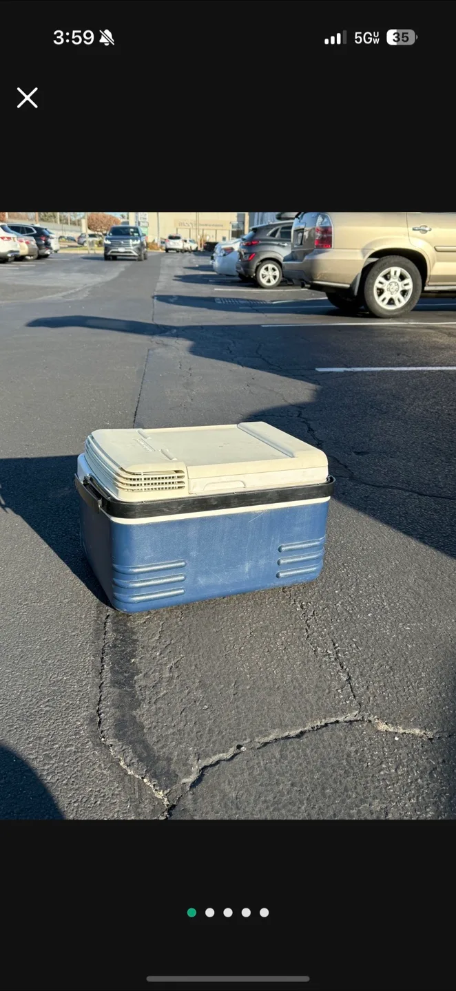 Igloo Plentikool, RV 12v Cooler , w. AC Power Inverter thumbnail