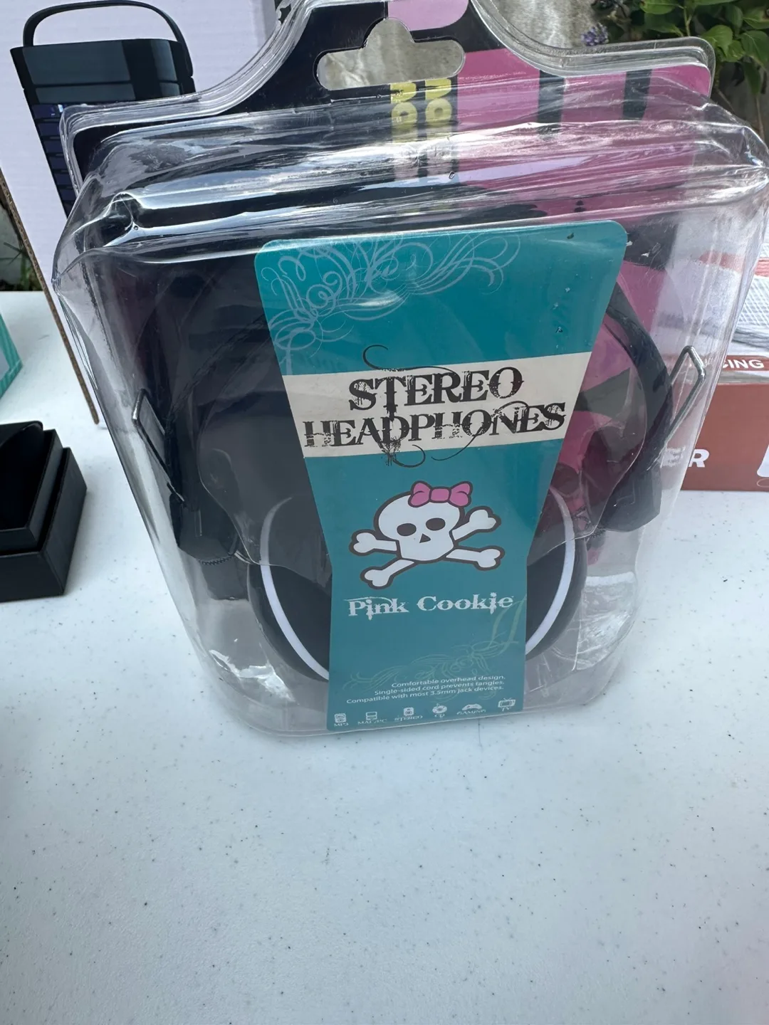Pink Cookie Stereo Headphones - New in Box! thumbnail