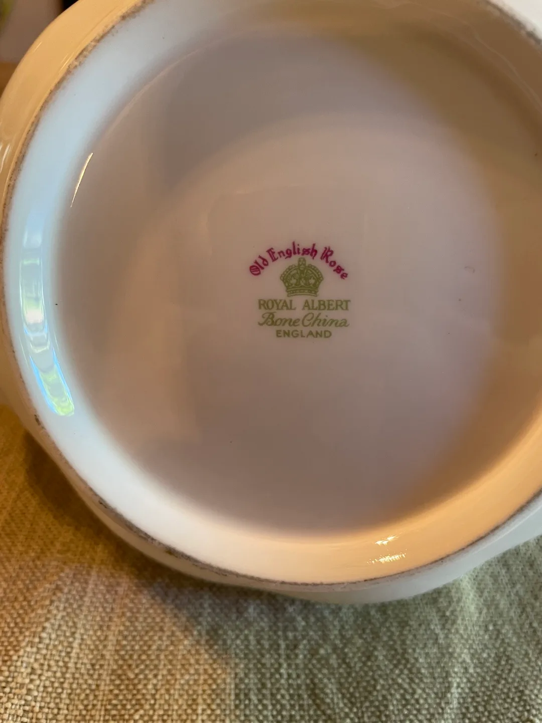 English tea pot old English rose Royal Albert image indicator(2)