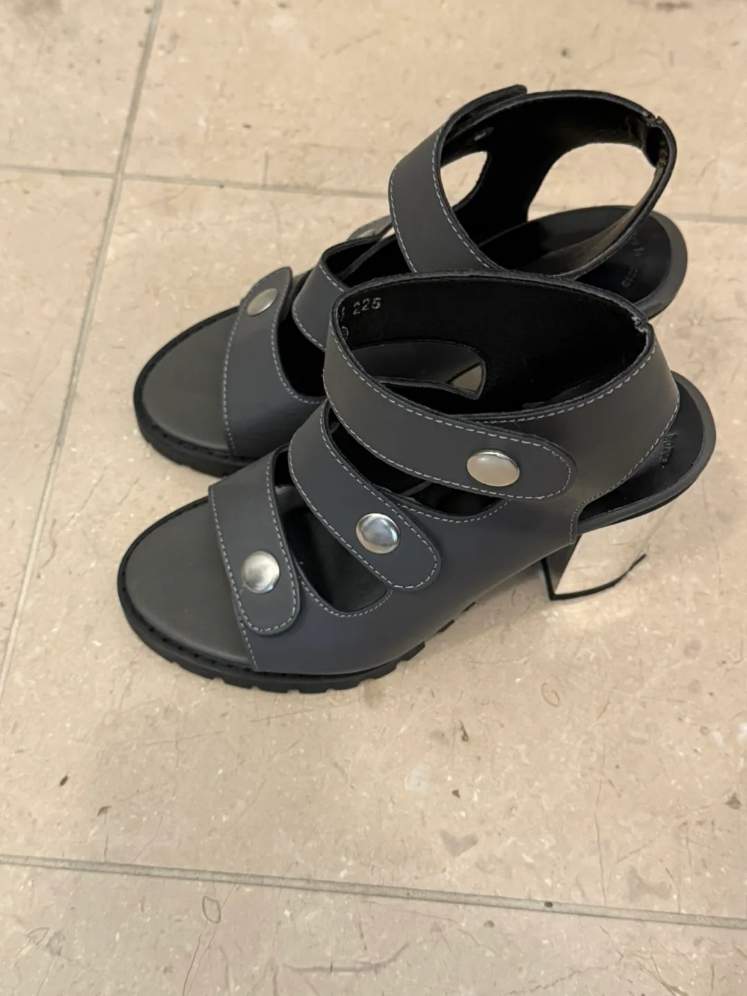 Gray Heeled Sandals made in Korea image indicator(3)