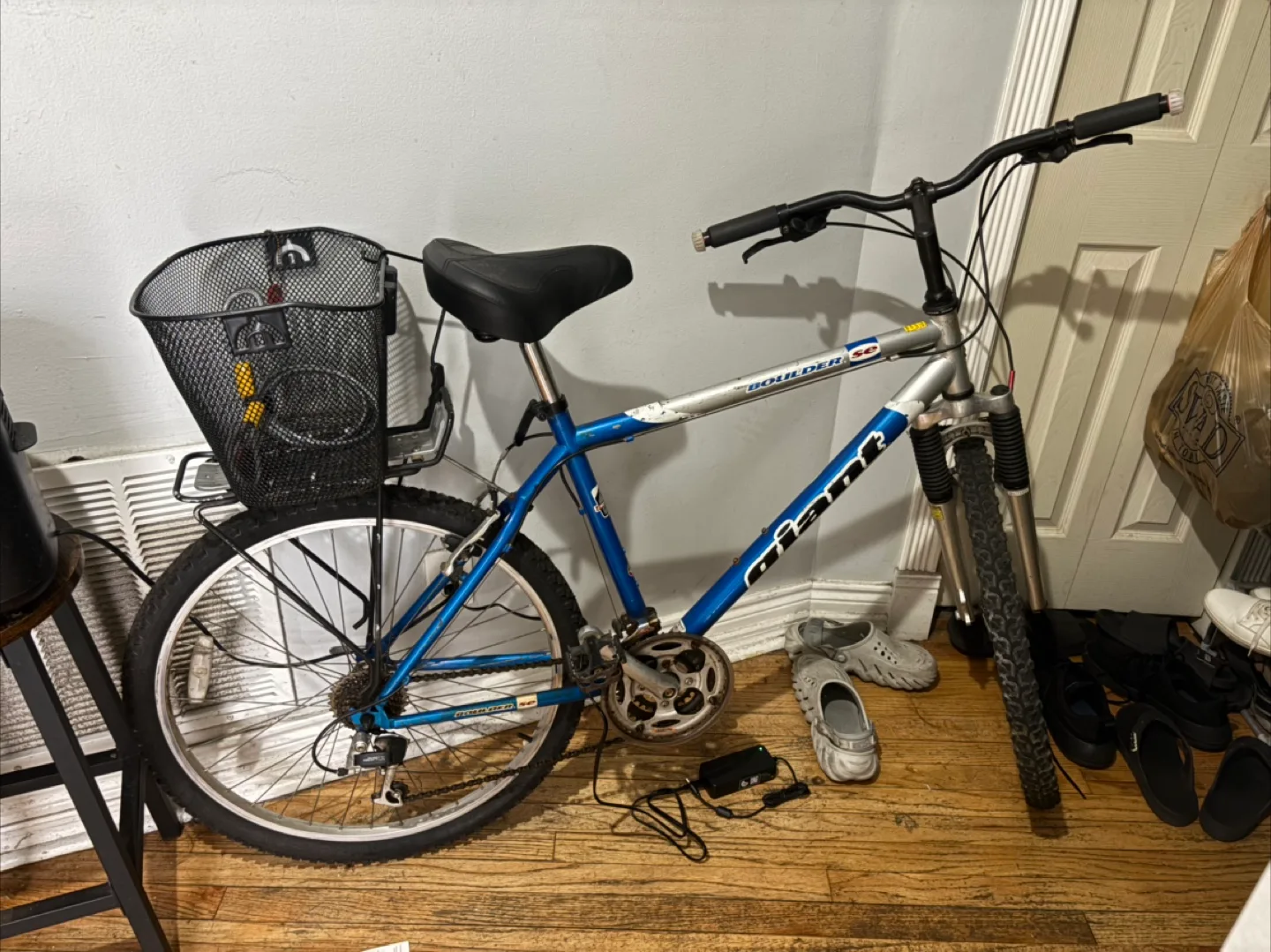 Giant Boulder SE Bike (Mountain Bike) thumbnail