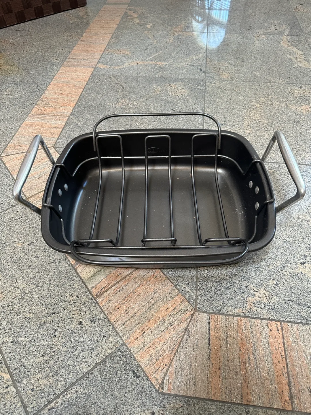 Moving Sale! Must go! Roasting Pan with Rack thumbnail