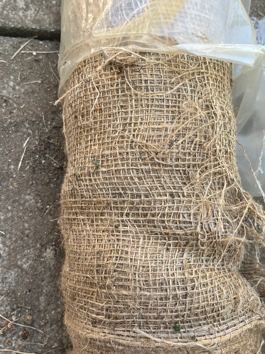 Better Barriers Burlap Roll 40" x 100' image indicator(4)