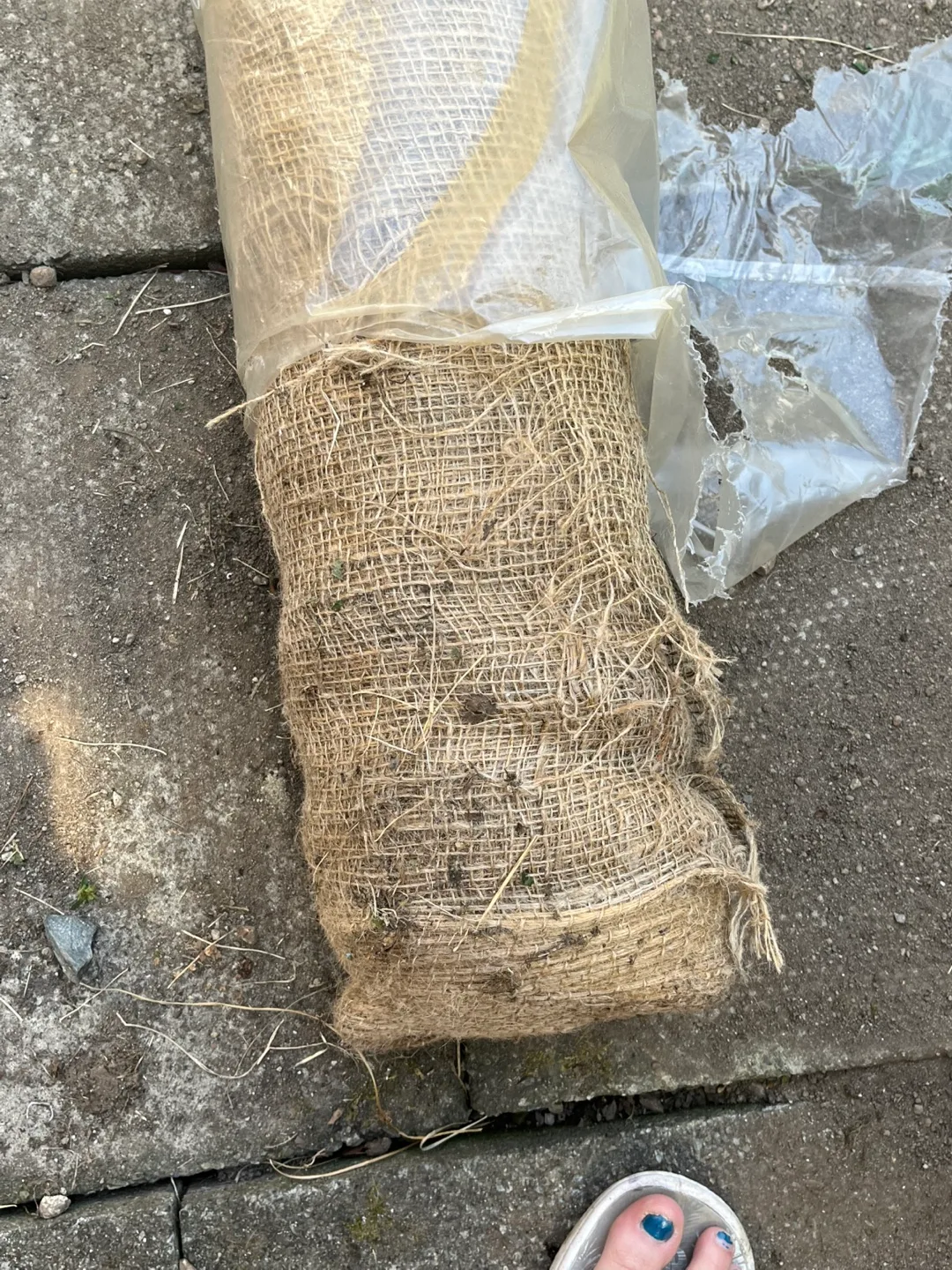 Better Barriers Burlap Roll 40" x 100' image indicator(3)