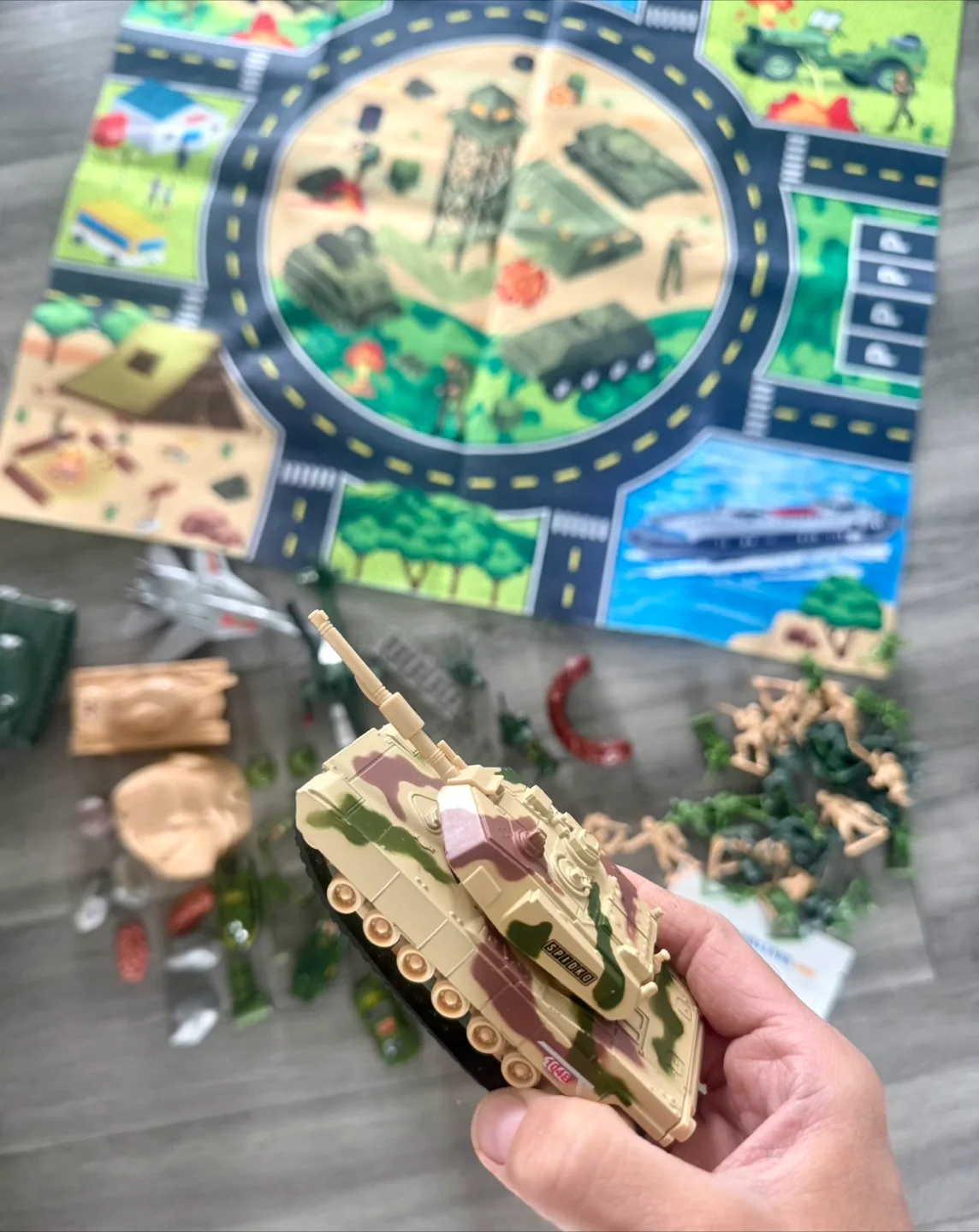 Army Men & Vehicle Toy Set with Playmat image indicator(2)