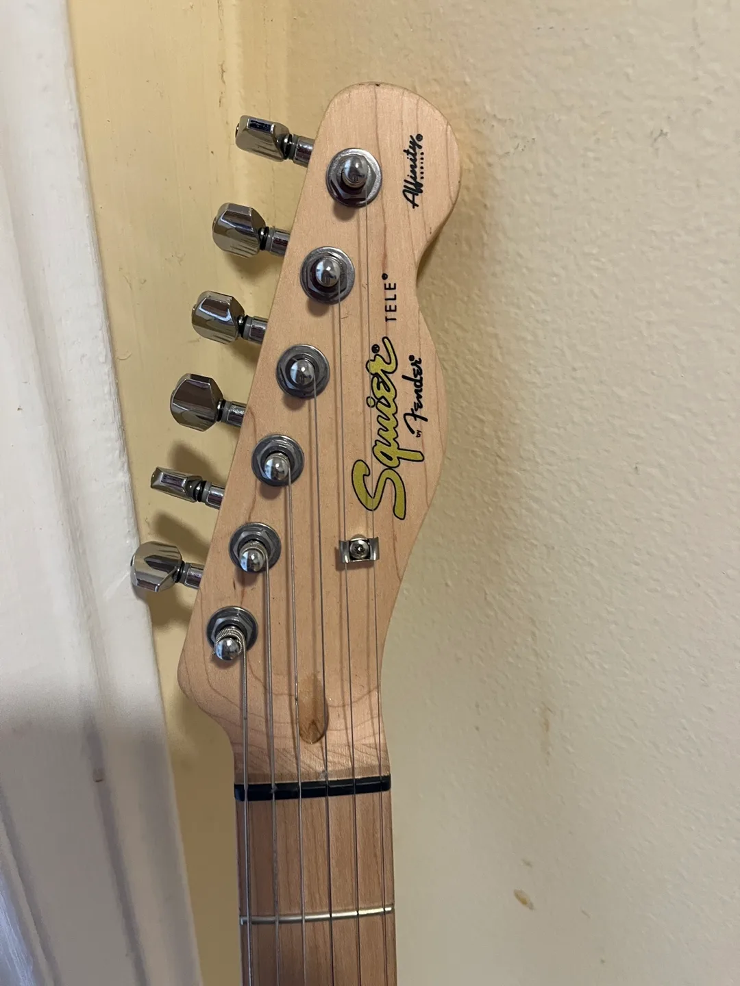 Squier by Fender Affinity Telecaster image indicator(3)