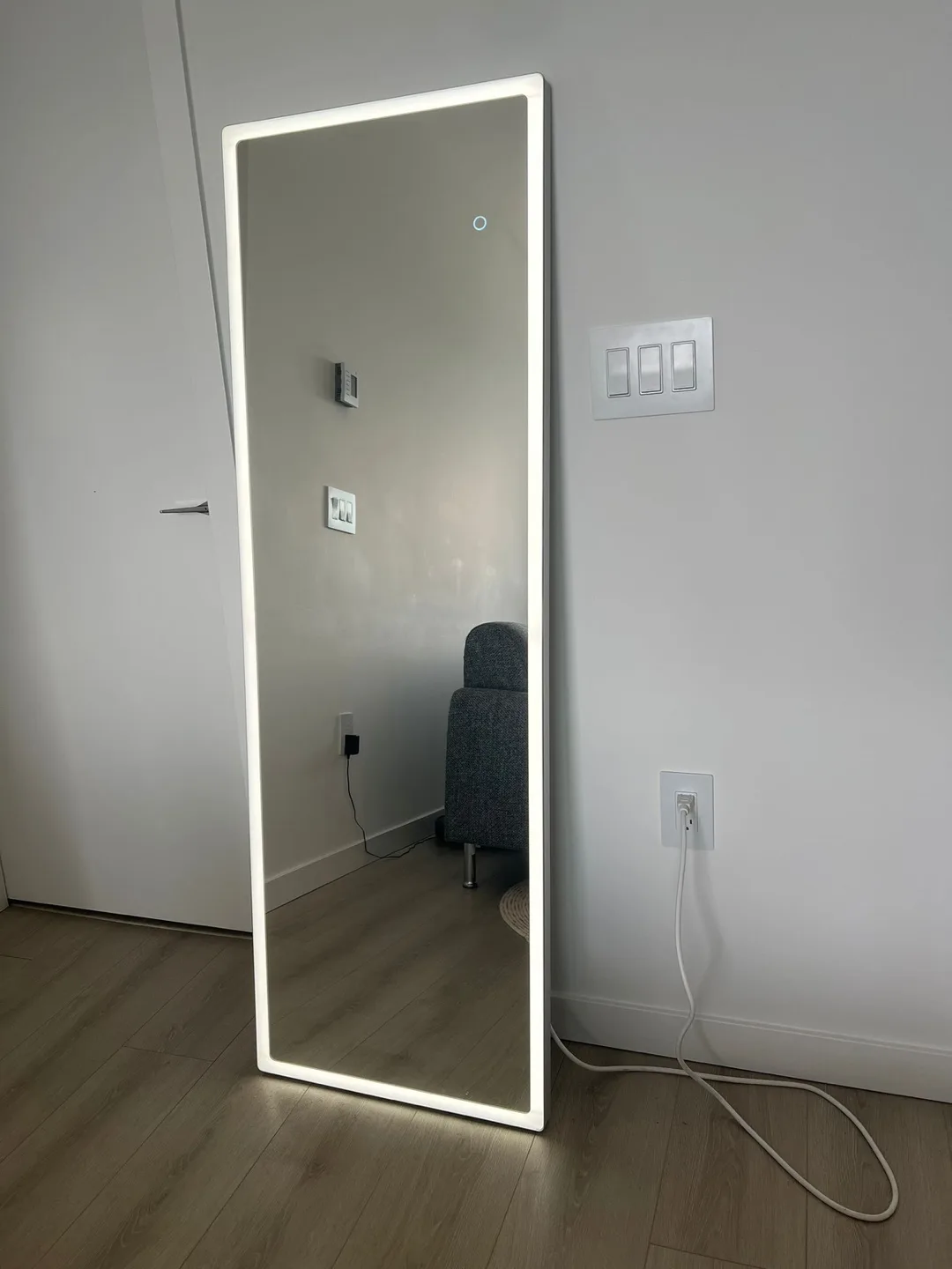 LED STANDING MIRROR - Touch sensor thumbnail
