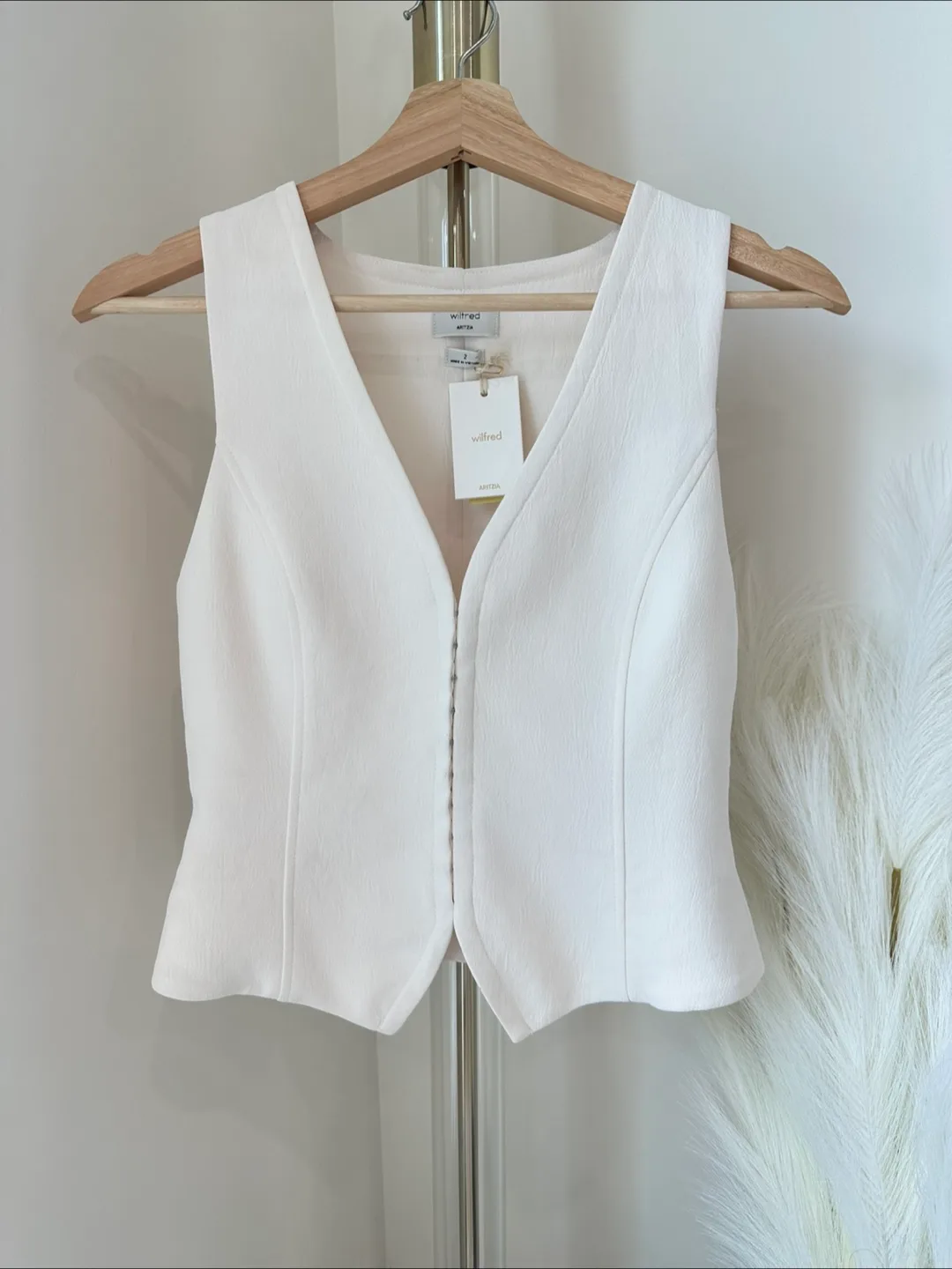 Aritzia Attire Vest Size 2 NWT thumbnail