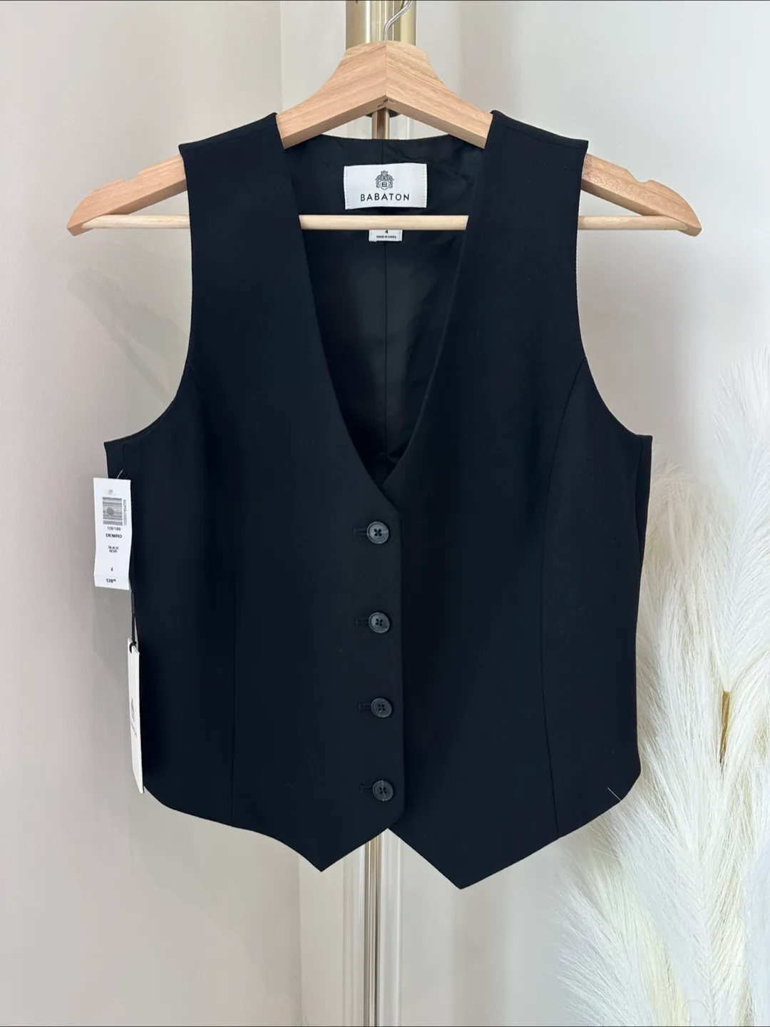 Aritzia Deniro Vest Size 4 NWT thumbnail