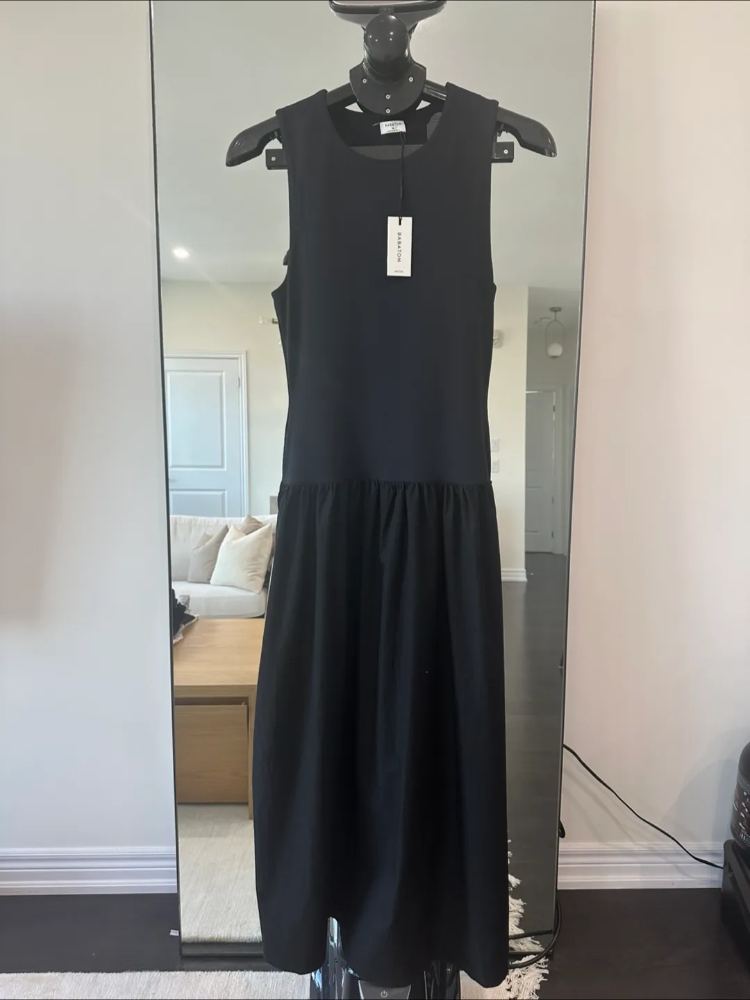 Aritzia Worldly Dress Size M NWT thumbnail