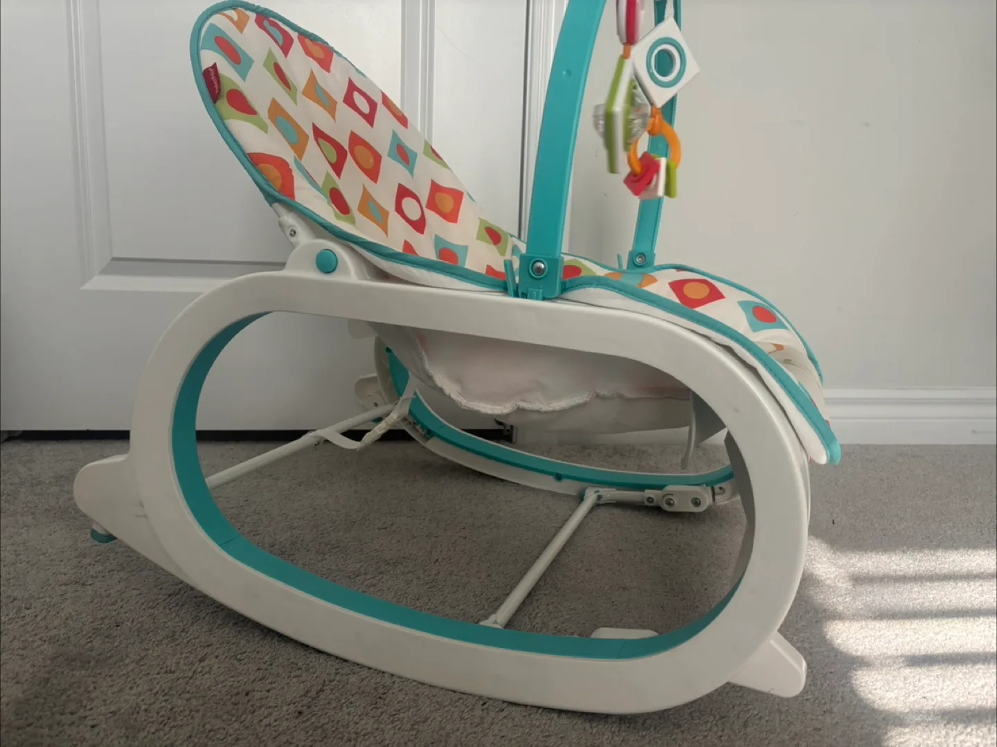 Fisher-Price Infant-to-Toddler Rocker image indicator(2)