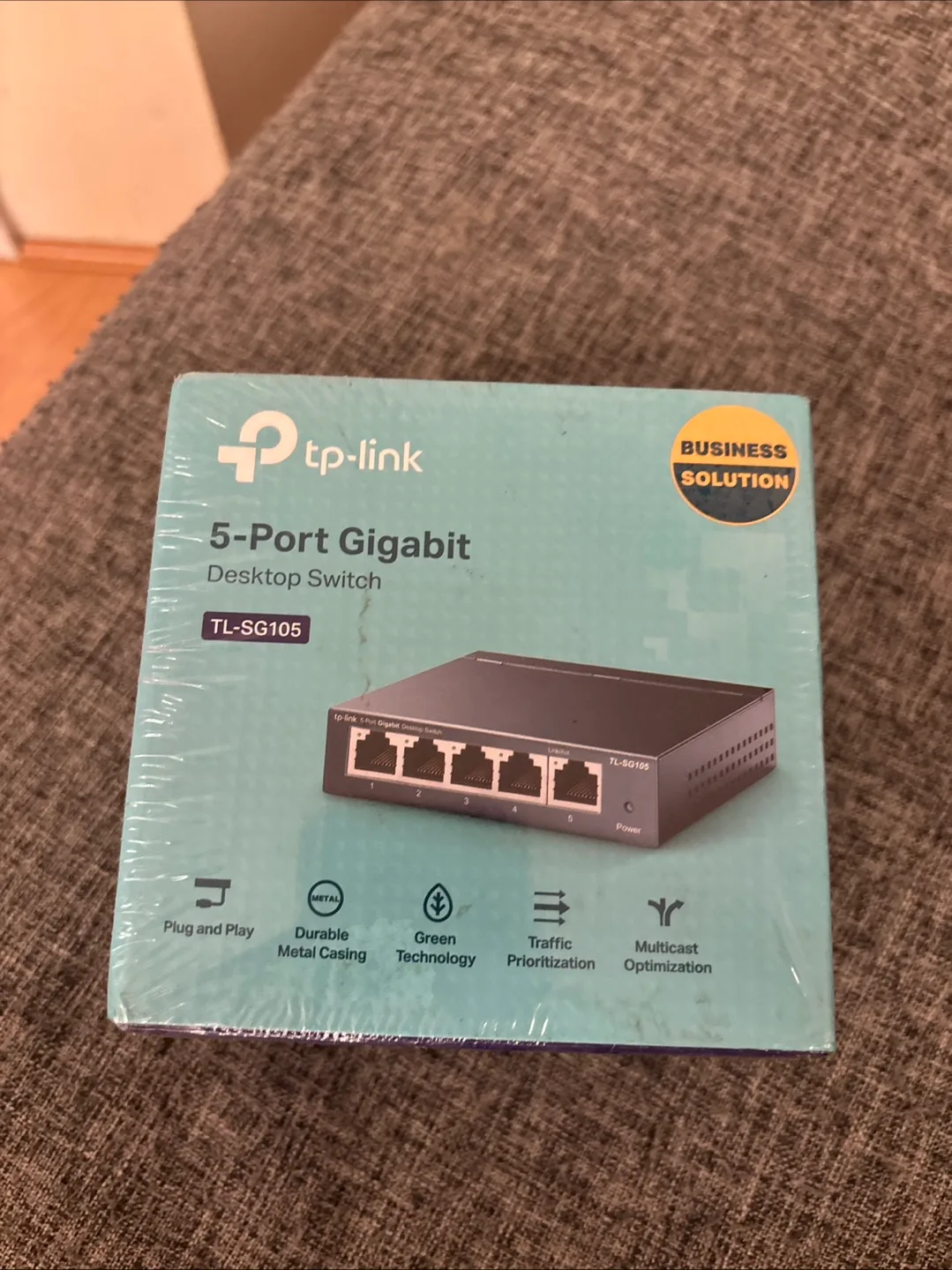 New TP-Link 5-Port Gigabit Desktop Switch TL-SG105 thumbnail