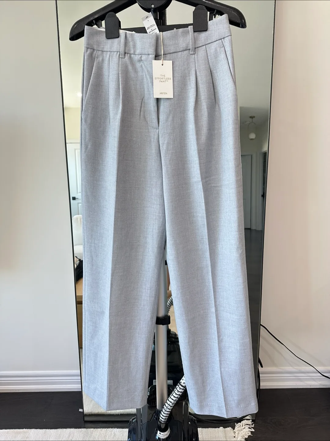 Aritzia The Effortless Pant Size 8 NWT thumbnail