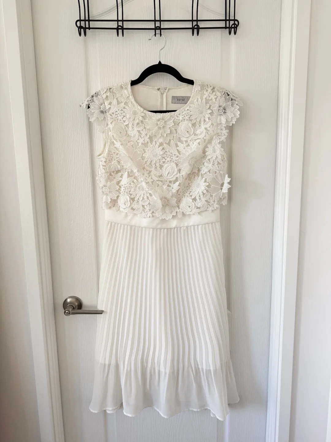coast White Lace Pleated Dress image indicator(4)