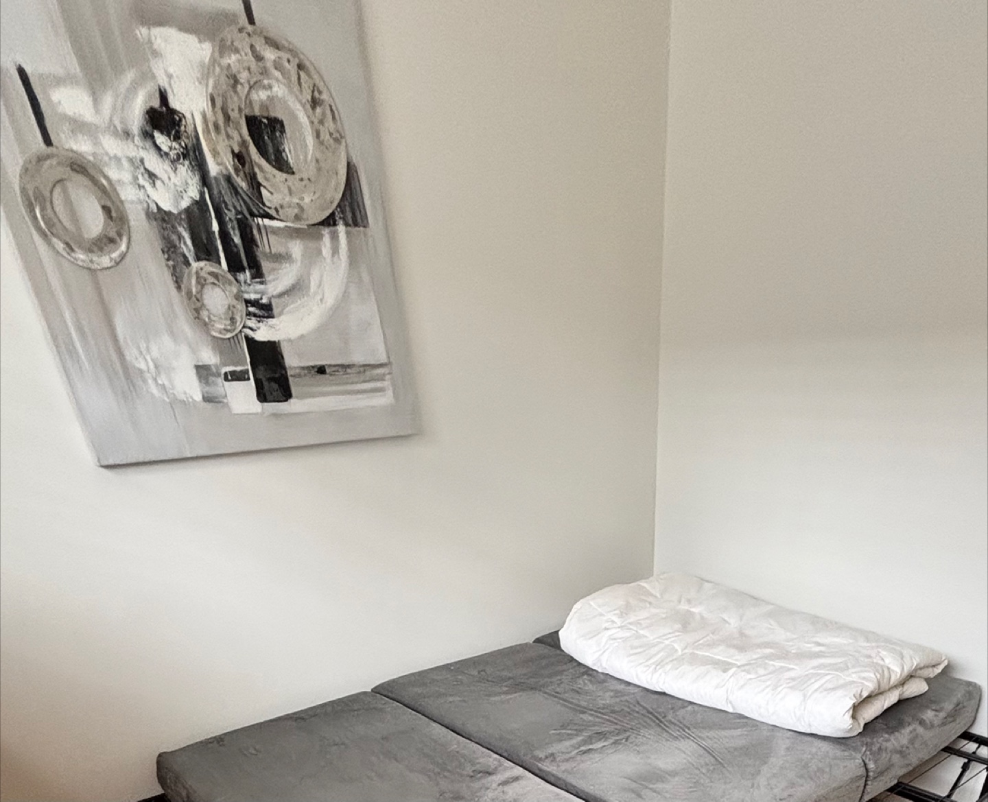 Queen Size Metal Bed Frame - photo 4