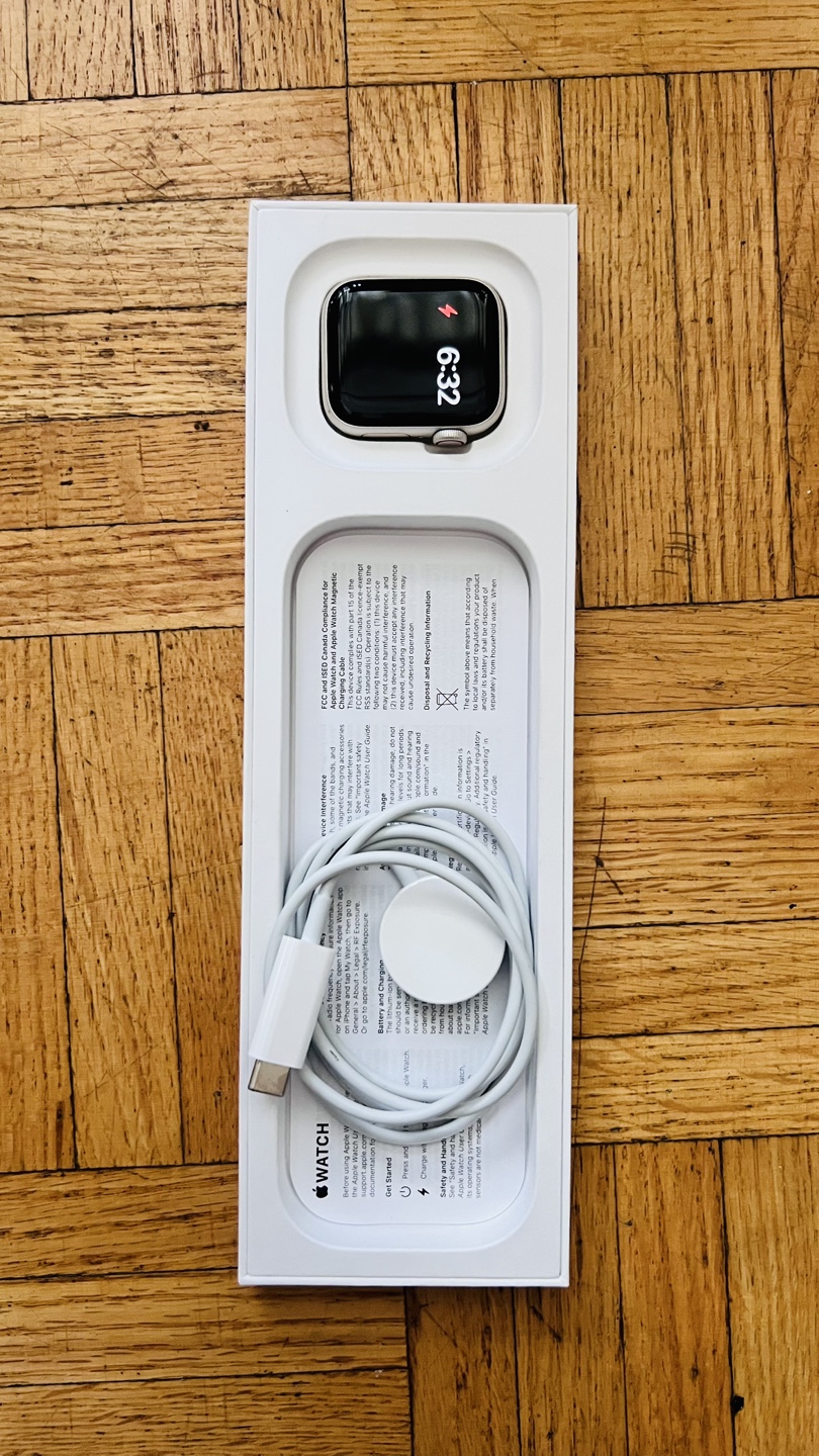 Apple Watch SE 40mm GPS - photo 2