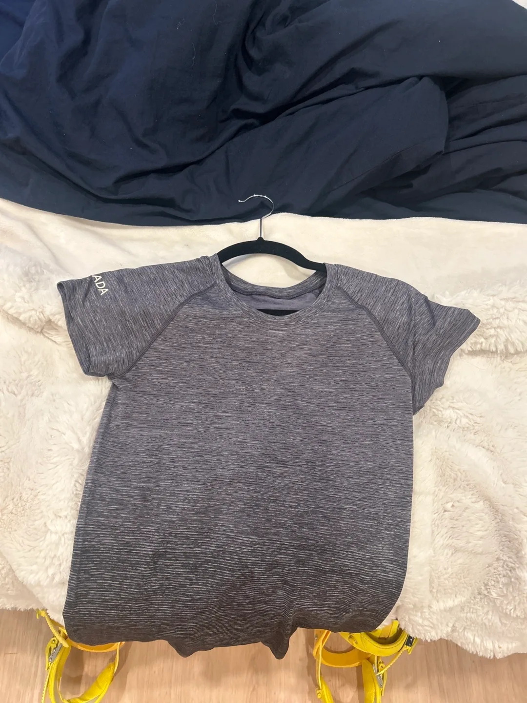 Lululemon Canada T-Shirt Grey thumbnail