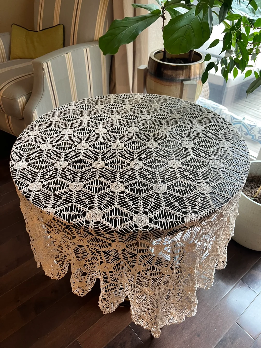 Vintage Crocheted Tablecloth thumbnail