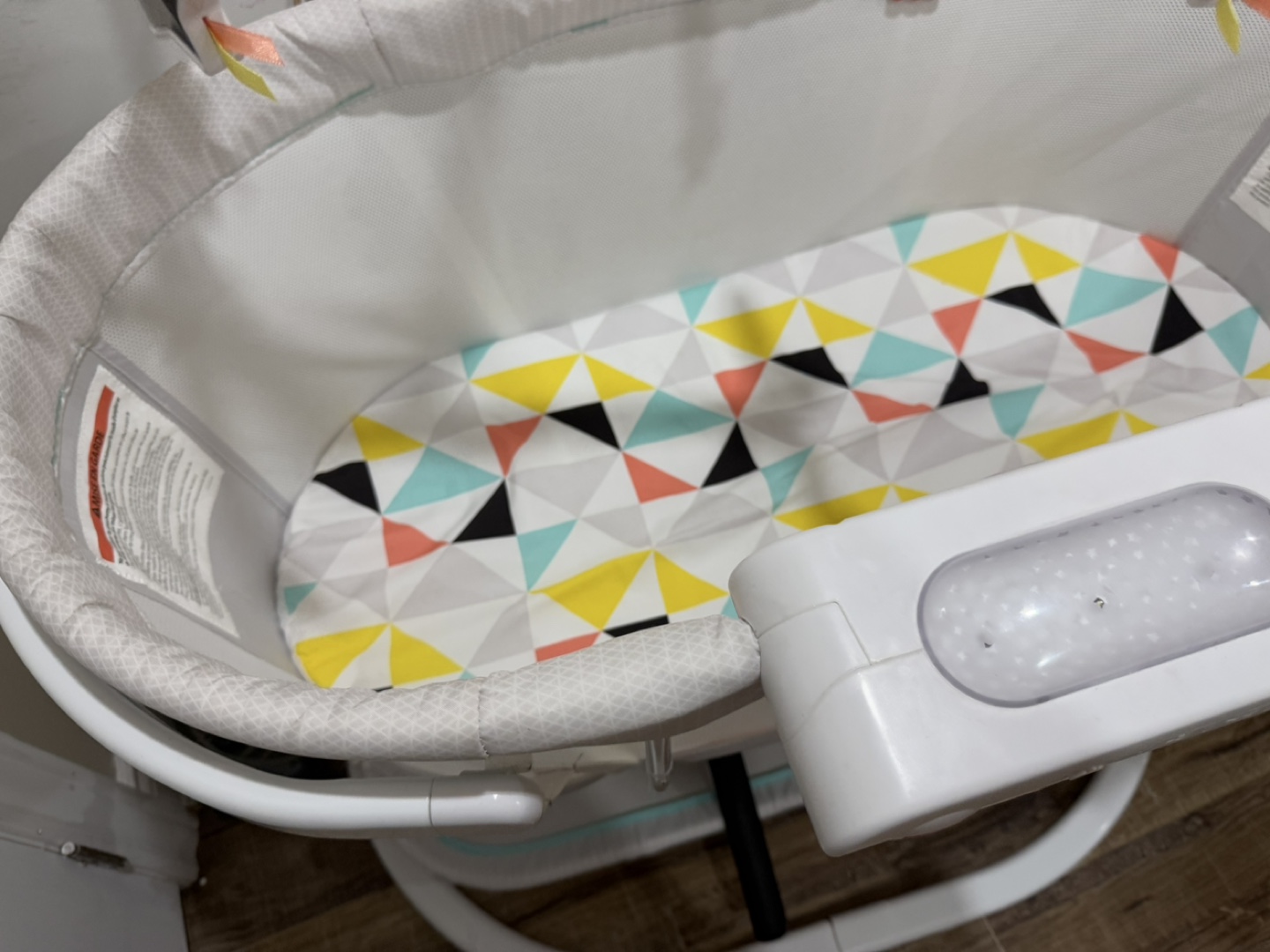 Fisher-Price Soothing Motions Bassinet - photo 2