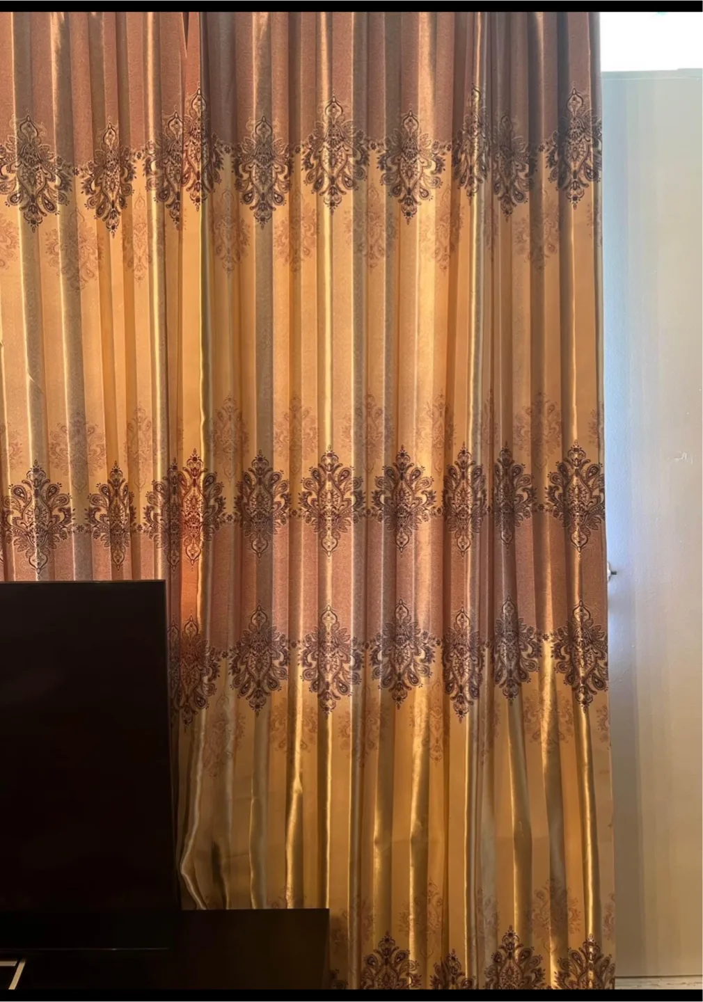 Elegant Patterned Curtains thumbnail