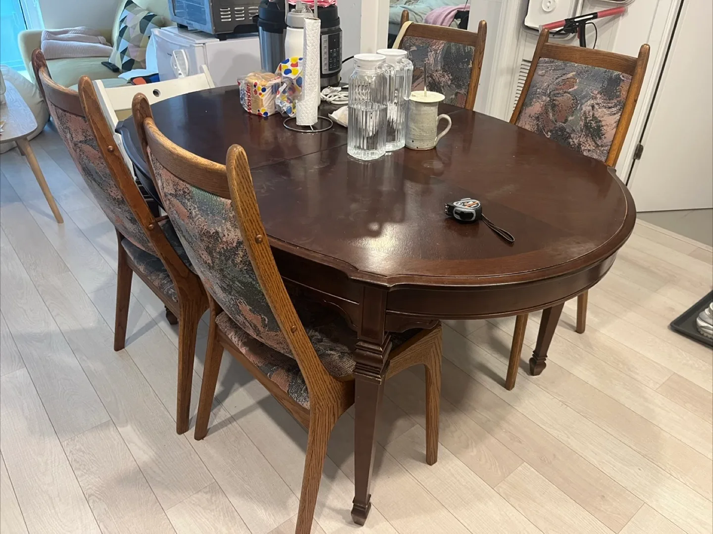 Free Dinning Table thumbnail