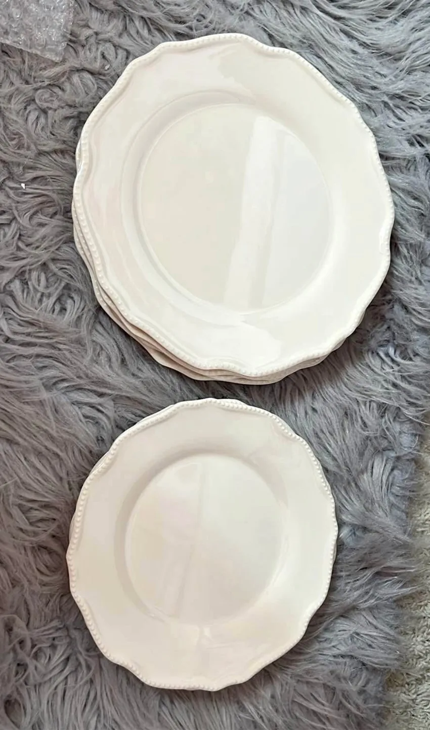 Scalloped Melamine 8pc Dinnerware Set thumbnail
