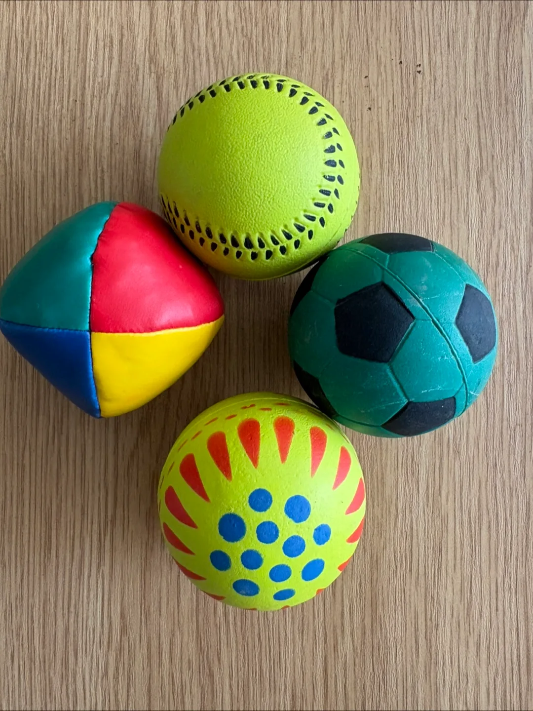4 Juggling Balls thumbnail